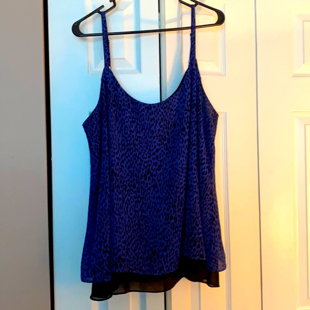 Torrid, size 2 top. Flows with a cute cut pattern in the back.